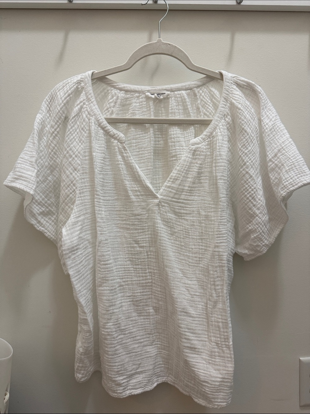 beachlunchlounge White Textured V-Neck Tunic Top